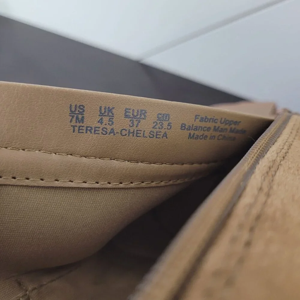 NWT Zodiac Teresa-Chelsea Womens 7M Tan Faux Suede Chunky Heel Ankle Boots - Picture 7 of 9